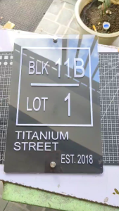laser die cut/embossed acrylic house/business plate number/signage/marker