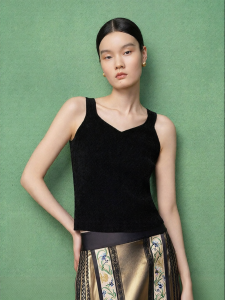 Elegant and Versatile Fitted Knit Vest V-Neck Top