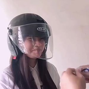 {BG}พร้อมส่ง แผ่นฟิล์มป้องกันฝน สําหรับติดหมวกกันน็อครถจักรยานยนต์ไฟฟ้า ป้องกันฝน ป้องกันหมอก มีความหนืดสูง