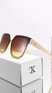 ใหม่เครื่องสำอางสำหรับวินเทจสไตล์สแควร์แว่นกันแดดเกาหลี hd แฟชั่นผู้หญิงแว่นกันแดดคลาสสิกพรีเมี่ยมผู้ชายแว่นตากลางแจ้งป้องกันรังสียูวี