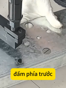 Máy đột lỗ pin lithium loại thép hình C máy khoan điện cầm tay máy đột lỗ CNC tự động hoàn toàn cho giá đỡ quang điện đột lỗ thép khung cầu dùng ngoài trời