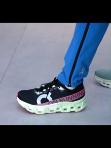 รองเท้ากีฬาลำลองแบบสวมสบายอเนกประสงค์ รุ่น PLEASURES x ON Running Cloudmonster Hyper พื้นหนา น้ำหนักเบา บางเฉียบ ตาข่ายระบายอากาศได้ดี