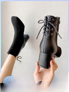 สไตล์เกาหลี รองเท้าส้นสูงสั้นสําหรับ พลัสไซส์ ผู้หญิง ฤดูหนาว แฟชั่น Booties สแควร์ Toe กว้างฟุตผู้หญิงขนาด 41 ถึง 43