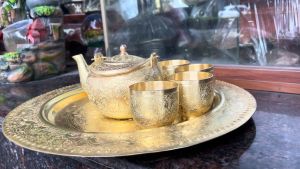 Bộ ấm chén trà bằng đồng hoa văn chạm tay 100% độ dày 1.5ly nặng 2.2kg/bộ đk khay 38cm