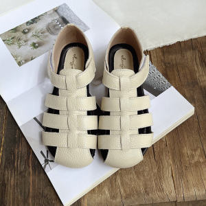 รองเท้าแตะฤดูร้อนฉลุลายสายถักรองเท้าสีขาวแนวอาร์ตๆรองเท้าผู้หญิงโมริแมตช์ชุดง่ายรองเท้าพื้นเรียบหนังวัวหนังแท้แนววินเทจใส่สบาย