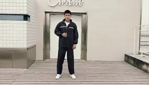 EOSM ชุดกันฝน ชุดกันฝน ครบชุด เสื้อกันฝนมอเตอร์ไซค์ เสื้อกันฝน มีแถบสะท้อน ใส่ได้ทั้งชาย-หญิงแสง เสื้อกันฝนแฟชั่น แบบหนา Rain coats