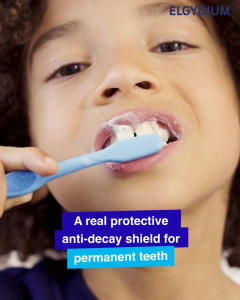 Elgydium JUNIOR BUBBLE GUM Toothpaste 50ml (7-12 Years) Protect Against Tooth Decay ( Buy 1 Free 1 Travel size 7ml )