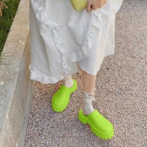 TKGirl รองเท้าแฟชั่นผู้หญิง สไตล์เกาหลี ดีไซน์เท่ห์ๆ คูลๆ โทนสีสดใส 4 สี แมทช์ลูกทะ ไม่เอาทำ