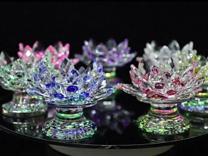 Chân đèn pha lê hình hoa sen đế đựng nến sang trọng