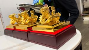 Ấn hoàng đế chi bảo bằng đồng mạ vàng 24K cực đẹp tỉ lệ 1:1 cạnh 14cm cao 11cm nặng khoảng 2.5kg