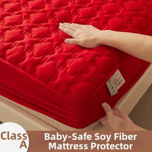 SUSE | Red Cotton Filled Bed Cover Single