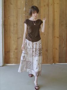 Elegant Melange Waist Accent T-Shirt and Holiday Print Skirt Set