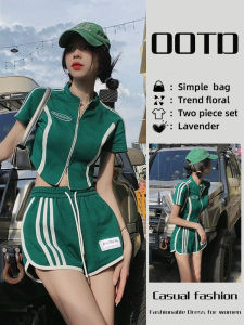 Fashionable Short Green Sports Suit for Women Summer Casual Style Two-Piece Set with Shorts and Top Zippered Crewneck