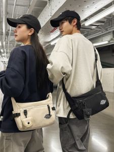 กระเป๋าสะพายข้างผ้าไนลอนทรงสี่เหลี่ยมกลวงแบบลำลองสำหรับใส่ไปเรียน สำหรับผู้ชายและผู้หญิง กระเป๋าสะพายข้างแบบสะพายข้างสำหรับเดินทางขนาดใหญ่แบบน้ำหนักเบา