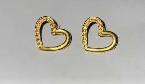 PAWNABLE 18K Saudi Gold Heart-Fen Earrings(lightweight thin open back small lock)