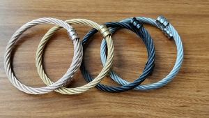 LADAMAS Gelang Titanium Rantai Lilitan Gaya Harian GT10