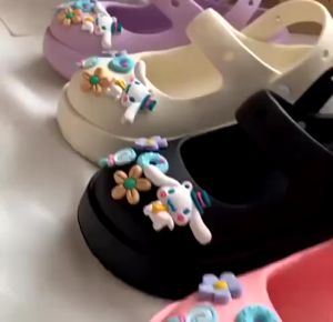 BL-2308-9 Sandal Selop Sandal Import Fashion Wanita Dengan Jibbitz Bahan PVC Antislip