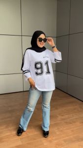 ALDIRA Kaos Angka Wanita Number 91 Sporty Baseball Besar Lengan 7 8 Atasan Santai Liburan Katun combed 24s Hijab Friendly