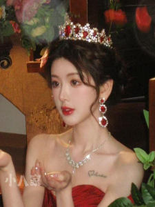 มงกุฎผมสไตล์ยุโรปวินเทจสีแดง มงกุฎเจ้าสาว วันเกิด 18 ปี งานปาร์ตี้ มงกุฎเจ้าหญิง มงกุฎผม มงกุฎผม มงกุฎผม