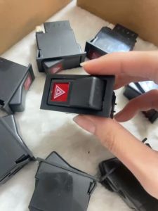 COMBO 10 công tắc cảnh báo ưu tiên 6 chân có đèn báo. Công tắc số 4 hình tam giác đỏ.