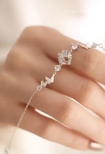 ESCOBAL ✨ สร้อยข้อมือเงินแท้ Garland จี้ดอกไม้ จี้ผีเสื้อ สร้อยข้อมือเพชรสวยหรู ดีไซน์เก๋ไก๋ สำหรับผู้หญิง ของขวัญครบรอบสุดโรแมนติก ของขวัญแทนใจให้คนพิเศษ ใส่ได้ทุกโอกาส พร้อมส่ง!!!