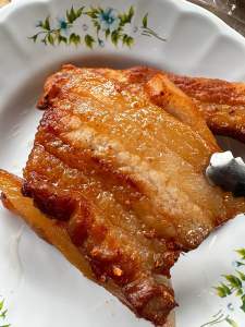 (500กรัม)หมูสามชั้นแดดเดียว(ทอดพร้อมทาน)