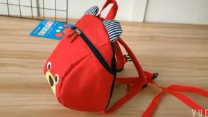 คุณสมบัติของสาวเด็กและนางเด็ก: กระเป๋าเป้สะพายหลังชายและ หญิงเด็ก การ์ตูน เป๋าเป้สะพายหลังพ่อแม่และลูก