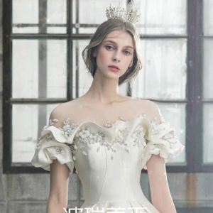 gaun pengantin A satin 2024 simpel lengan pendek sabrina bunga