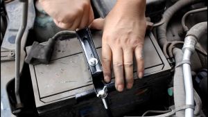 Universal Dudukan Aki Mobil Dapat Disesuaikan Tatakan Aki Mobil 19/23/27cm Penahan Aki Mobil