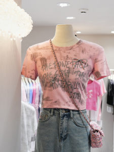 เสื้อยืดแขนสั้นผู้หญิงสไตล์ย้อนยุคแบบยูโรพิดีไซน์ฤดูร้อน เสื้อตัวบนทรงเข้ารูปแบบลำลอง ปกติ คอตั้ง เสื้อผ้าทำงาน