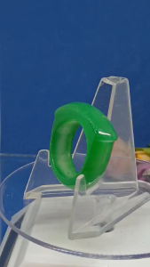 保证正品-緬甸天然翡翠绿玉棺材造型(寓意升官发财)指环也(可称为板指)巿场少见(天然翡翠绿握/穿着有冰凉的感觉)超大size(Size 31)-An Original Natural Burma Green Jade Ring