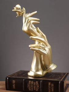 Artistic Luxury Home Decor Small Sculpture for Living Room Entrance TV Cabinet Wine Cabinet Office Minimalist Decorations