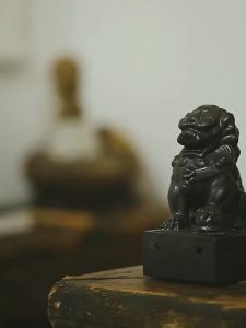 LƯ HƯƠNG XÔNG TRẦM LƯ ĐỐT TRẦM BẰNG GỐM HÌNH SƯ TỬ UY VŨ TẶNG 5 NỤ TRẦM