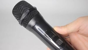 ไมโครโฟน ซื้อ 1แถม1 สำหรับกระทู้ Wireless Microphone ลดเสียงรบกวน 12 ชม คาราโอเก KTV มี ความนิยม คู่ปรับความถี่ สาย ราคาถือ