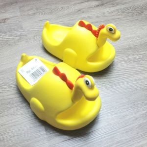 sandal selop anak ceqiu dinosaurus 3D yang lagi trend UK 20-29