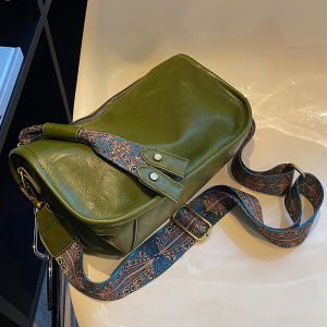 Trendy Large Capacity Shoulder Bag Womens Fashionable Wide Strap Crossbody Pillow Shaped Bag Popular New Style 2026