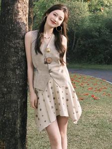 Sleeveless V-neck Buttoned Vest and Irregular Print Short Skirt Set