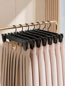XUANG | No-mark Strong Non-slip Clothes Hanger with Clips