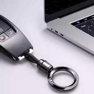 New Car Keychain Mens High-end Car Lanyard Simple Womens Keychain Anti Loss Car Supplies