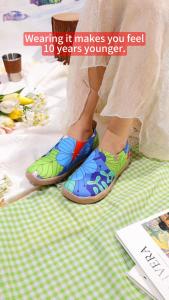 UIN Toledo I รองเท้าโลฟเฟอร์ผู้หญิงน้ำหนักเบารองเท้ารองเท้าแตะเดินลำลองรองเท้าเดินทางศิลปะลายดอกไม้สีคราม