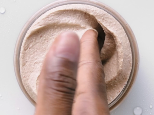 [จัดส่งจากประเทศไทย] DOVE Body Scrub ช่วยให้ผิวคุณกระจ่างใสขึ้น ให้ความชุ่มชื่นล้ำลึกและทำความสะอาดผิวอย่างอ่อนโยน