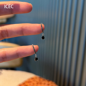 Minimalist Black Waterdrop Zircon Earrings for Women Elegant Simple Style Luxury Sensation Small Audience High Aesthetic Value