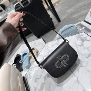 Túi PR0 Đeo Chéo Đeo Vai 2 Dây Phiên Bản Đính Hạt Bling Size 18cm (Auth Tuồn)
