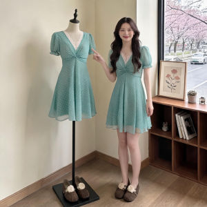 Đầm Phong Cách Pháp V-Neck Dây Ren Gọn Eo
