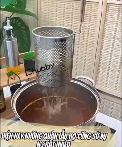 Vợt trụng hủ tiếu mì phở inox có quai treo trên thành nồi và tay cầm gỗ cách nhiệt vợt vớt đồ chiên vợt inox nhà bếp