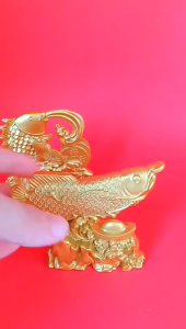 ปลามังกรทองนำโชค วัสดุโลหะผสม เสริมฮวงจุ้ย สร้างบารมีและความน่าเกรงขาม นำโชคลาภและเงินทอง