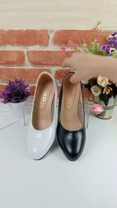 OXXO รองเท้าคัทชู หญิง เล็กกว่าปกติ1ไซส์ ส้นสูง หุ้มส้นสูง2.5นิ้ว ใส่ทำงาน เรียน หนังนิ่ม ใส่สบาย SB007