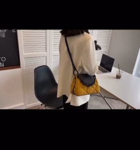 Japan style puffy material chain decor crossbody Bag