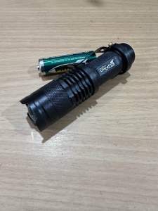 ไฟฉาย มีไฟcob ด้านข้าง ใส่ถ่าน 2a -1ก้อน และ max 1401 (ไม่ทีไฟข้าง) ฟรีถ่าน