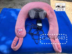 สินค้าพร้อมส่ง เครื่องนวดคอ OMRON รุ่น HM-141-BW สีชมพู